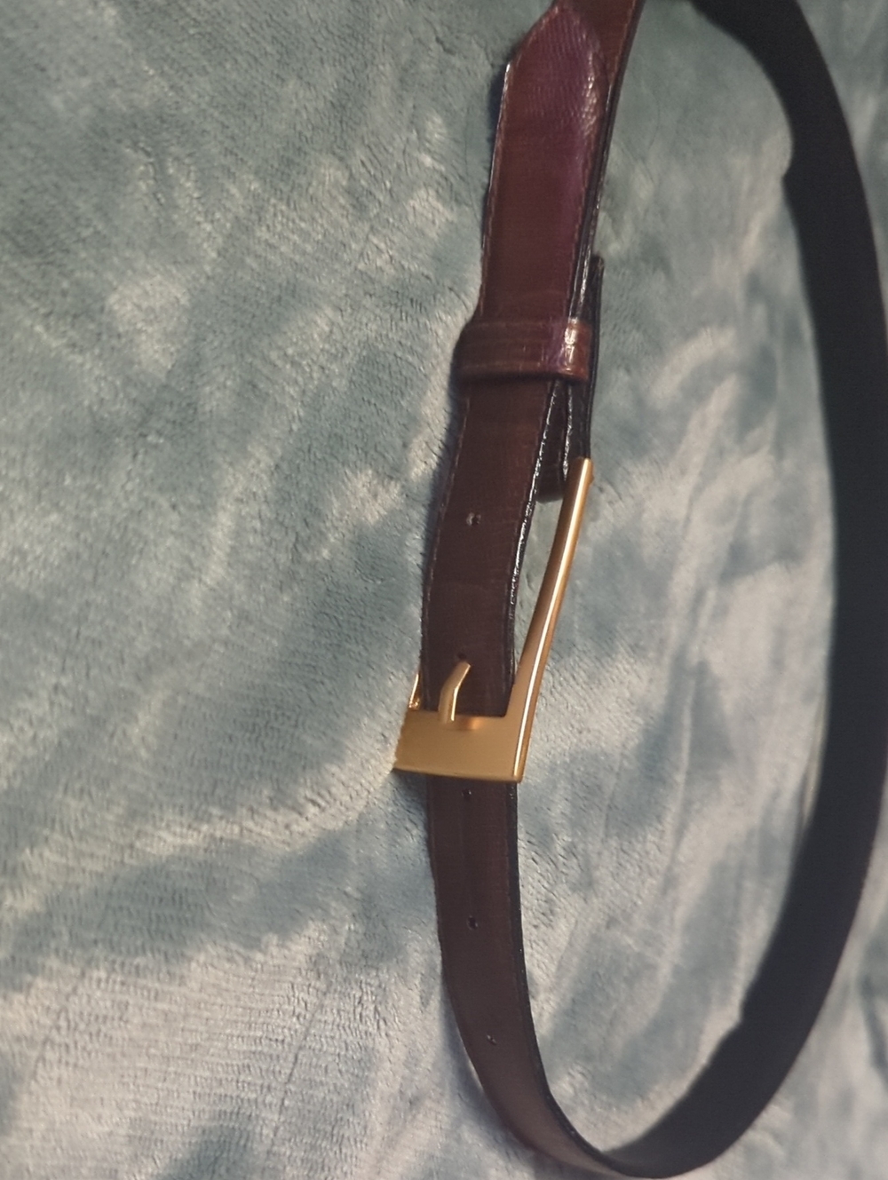 61-Women's Brown Leather Belt with Gold Buckle. Small size. Pre-loved.